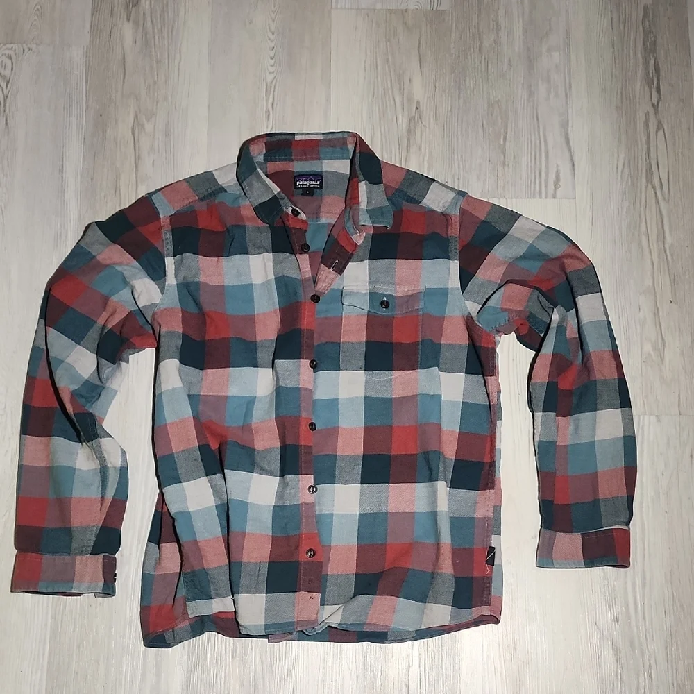 Patagonia Organic Cotton Plaid Button-Up Men's Shirt Red Blue‎ White